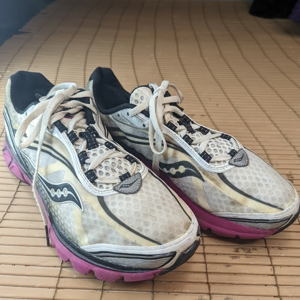 Saucony Kinvara 2  Womens Shoes Sneakers Size 11 White/Pink 10121-1 Athletic